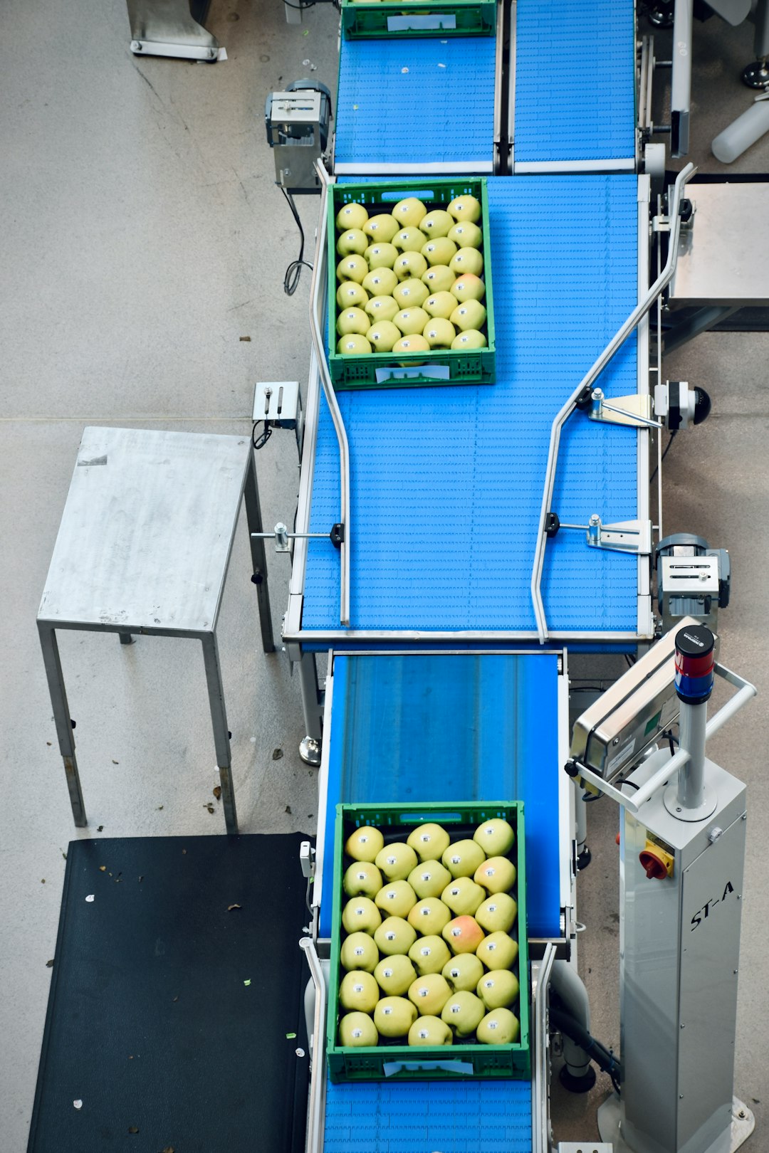 The Art of Drawing Readers In: Your attractive post title goes here Inside an apple processing company in northern Italy